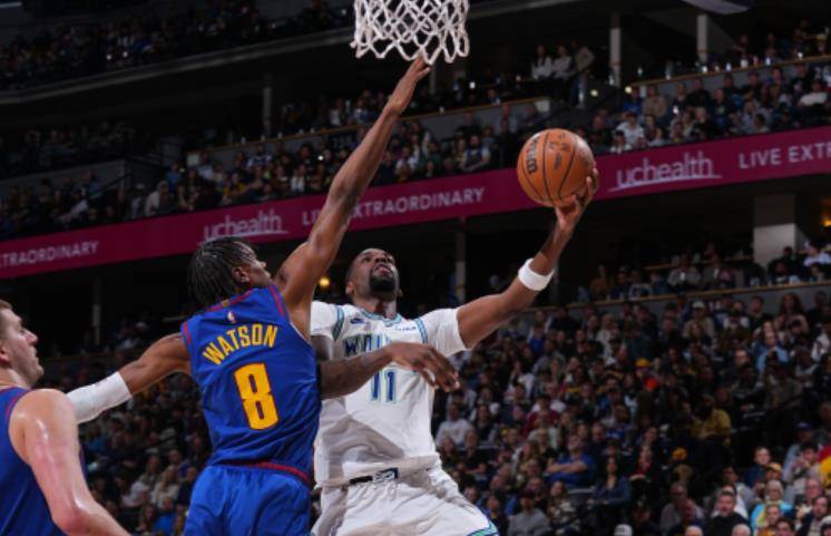 开云体育app-步行者队客场险胜老鹰队，戈贝尔绝杀取得胜利