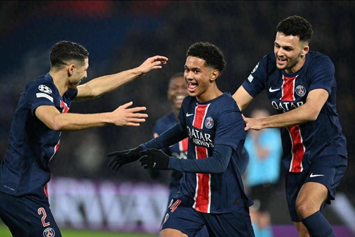 开云APP-巴黎豪取胜仗，携手晋级足球决赛