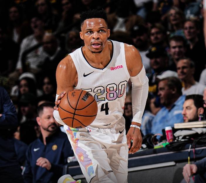 掘金主控光辉表现，成为全队核心的简单介绍