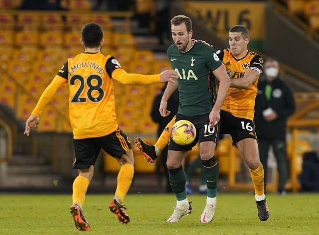 开云体育-狼队再度惊艳，英超赛场惊现黑马