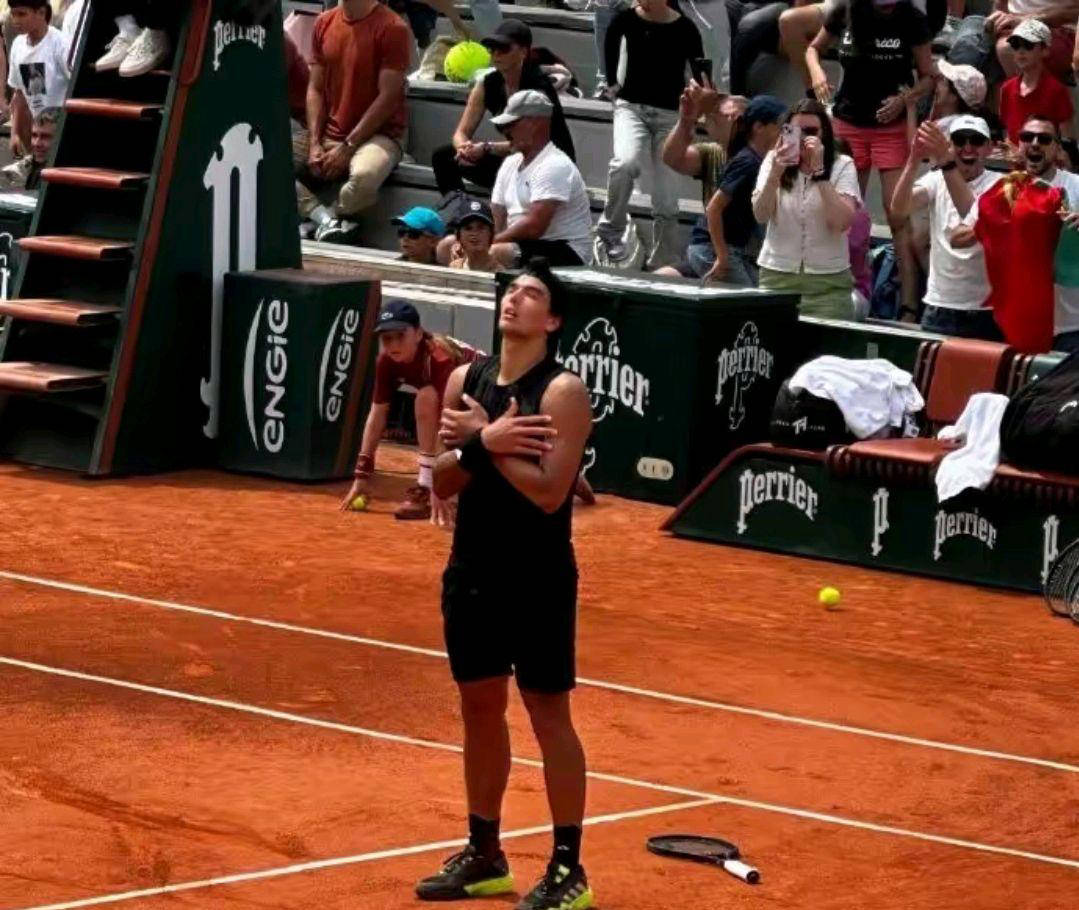 葡萄牙网球选手逆袭成功，挺进决赛