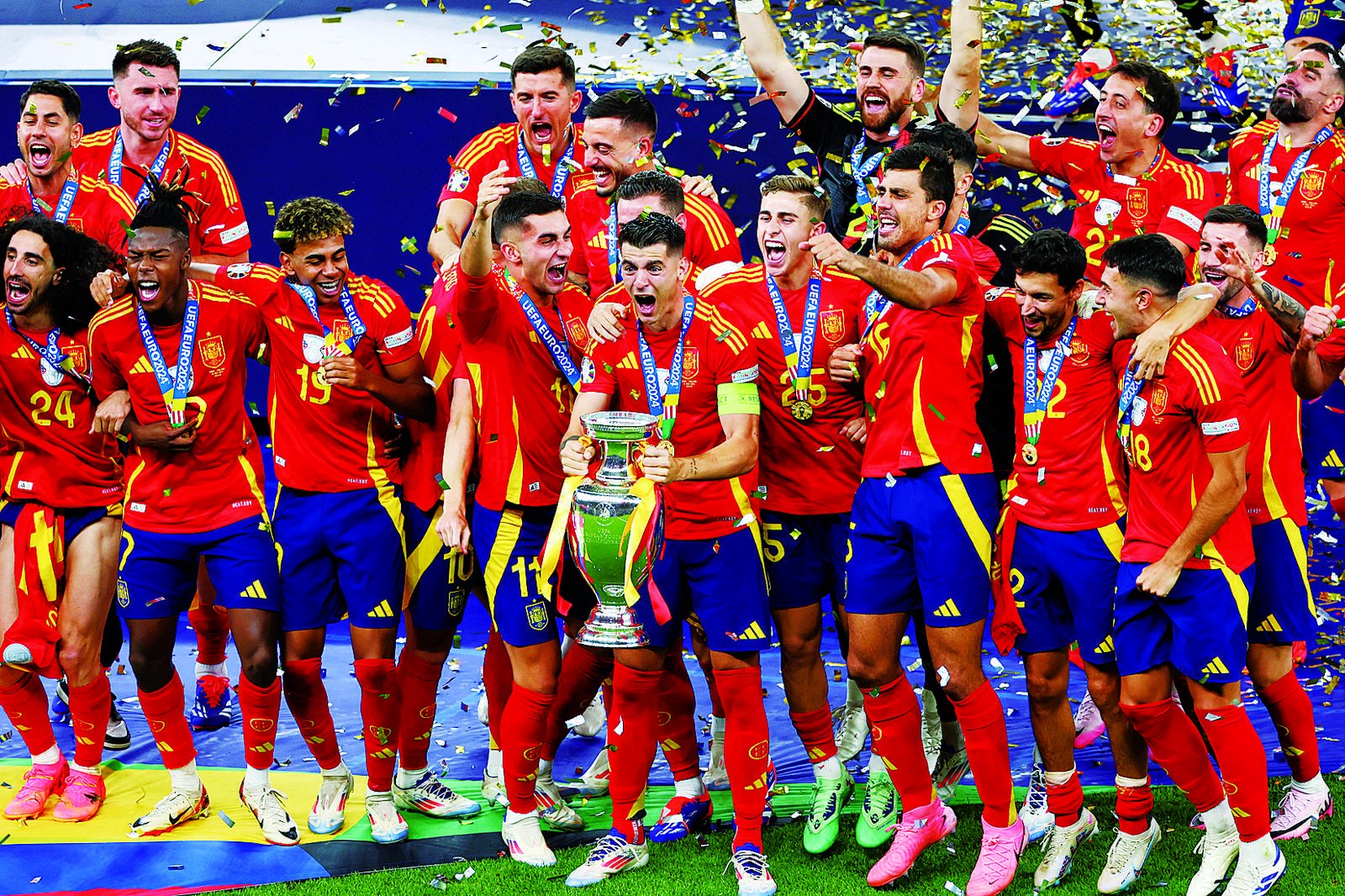 欧洲杯决赛上法国队获胜夺冠