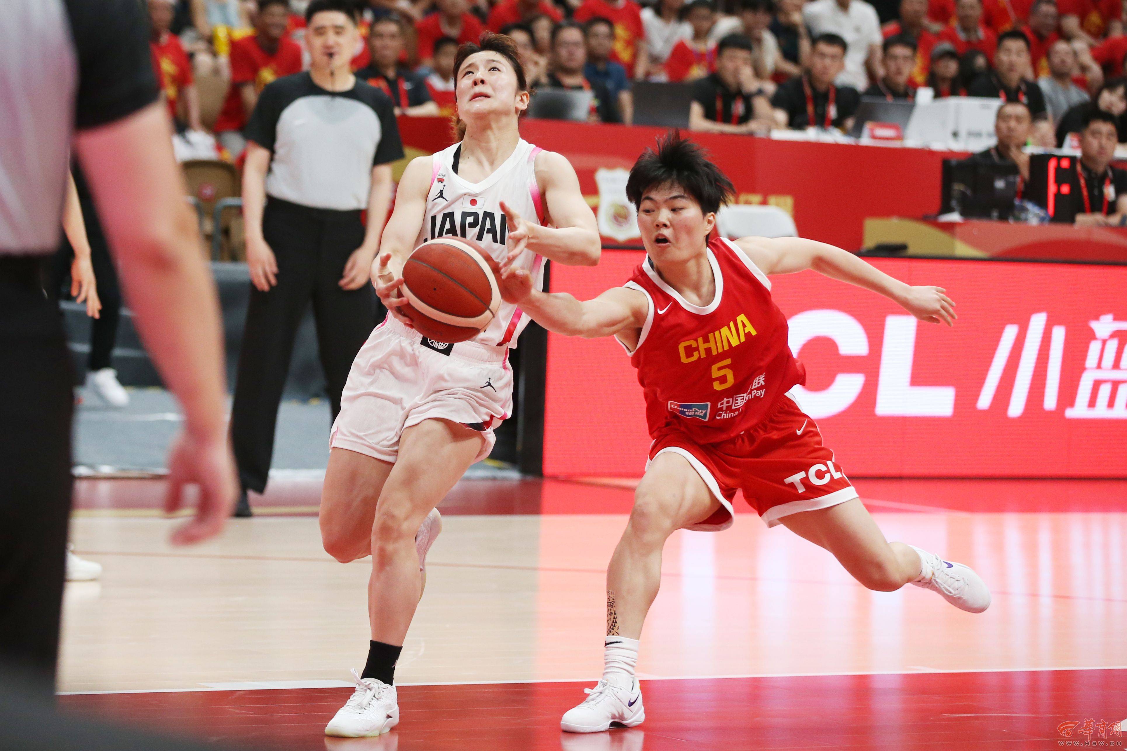 包含跨国篮球对抗精彩盛宴,球迷热情高涨的词条 包含跨国篮球对抗精彩盛宴,球迷热情高涨的词条