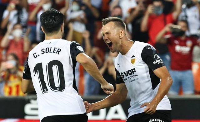 开云下载-西班牙人客场击败巴伦西亚，实现反弹