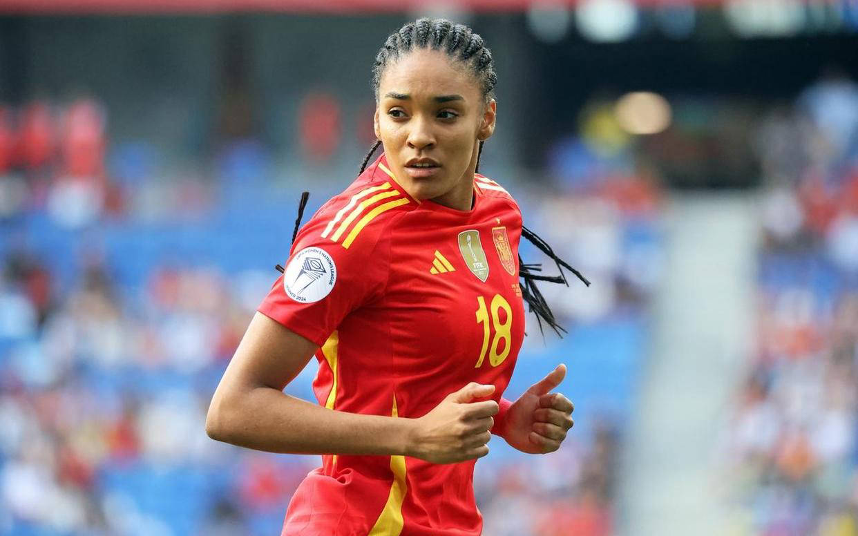 包含西班牙女足队员恢复伤愈，将重返赛场的词条