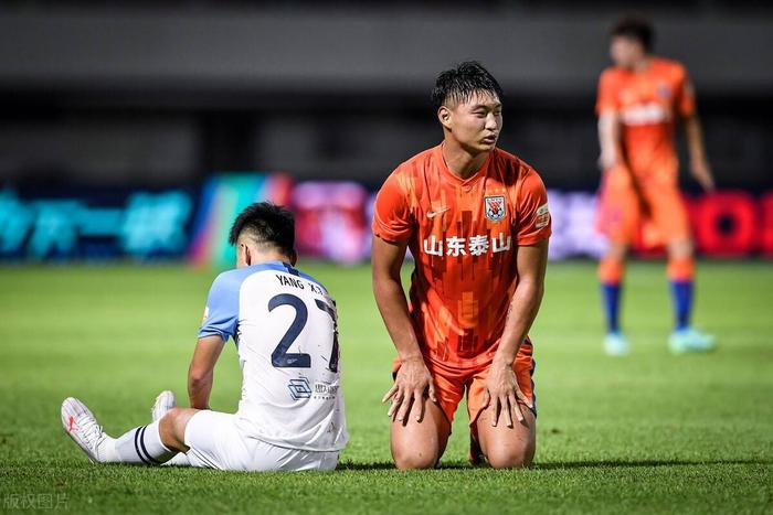 德甲升班马惊喜表现，引发球迷热议和期待