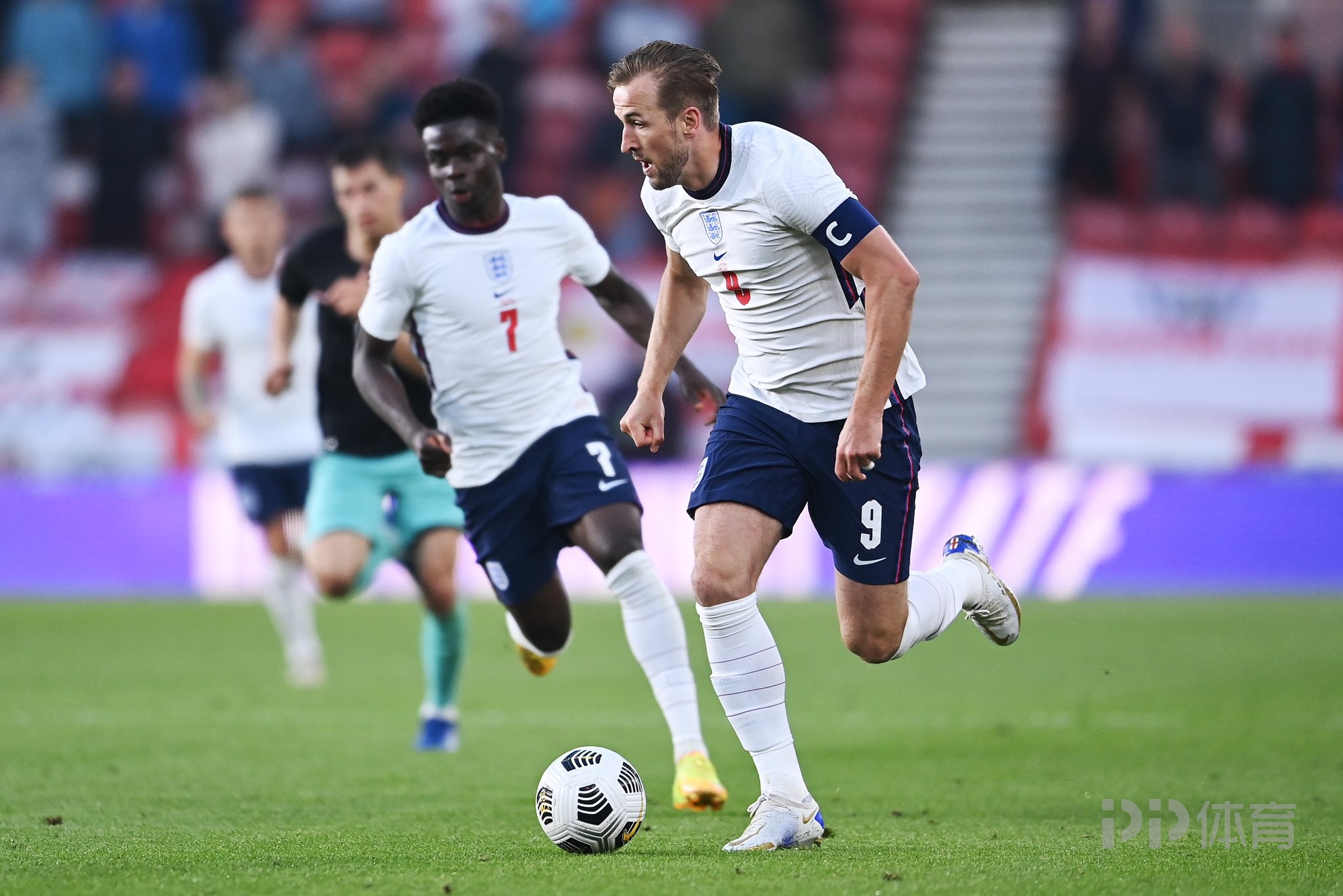 英格兰队大将以领衔，备战南美杯望露锋芒的简单介绍