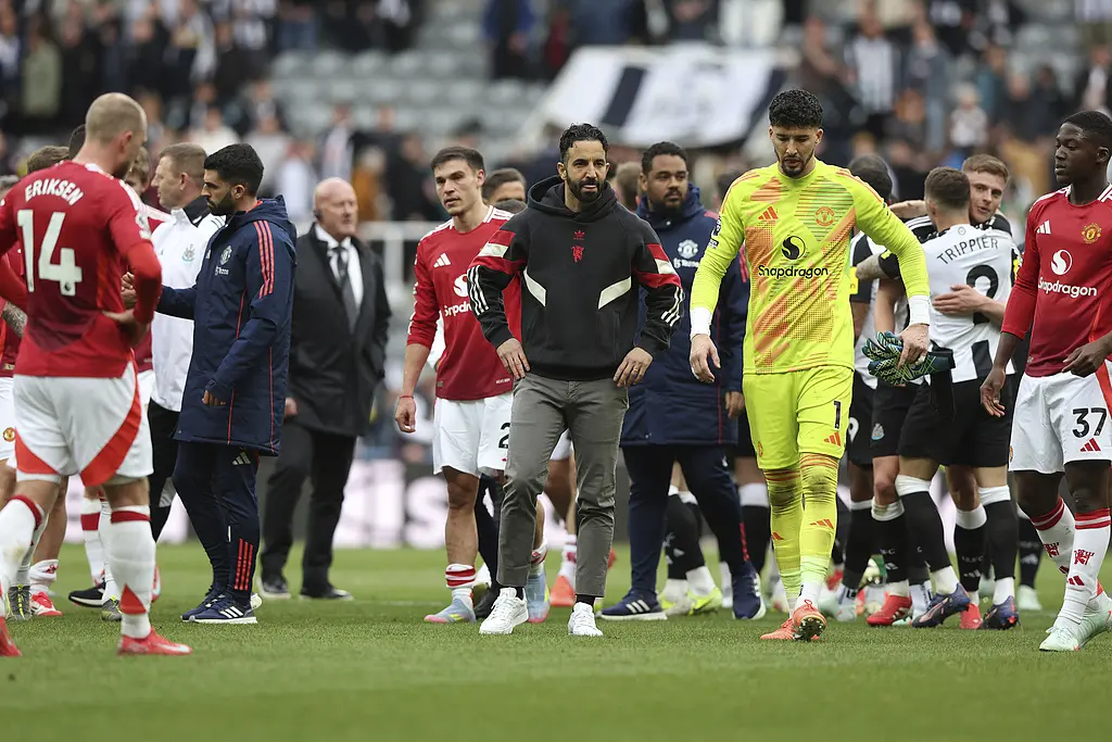 关于曼联后卫连续传失，导致球队频遭失球的信息