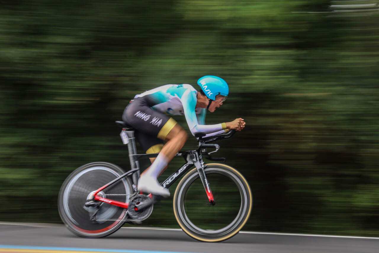 自行车锦标赛幸运女选手夺冠