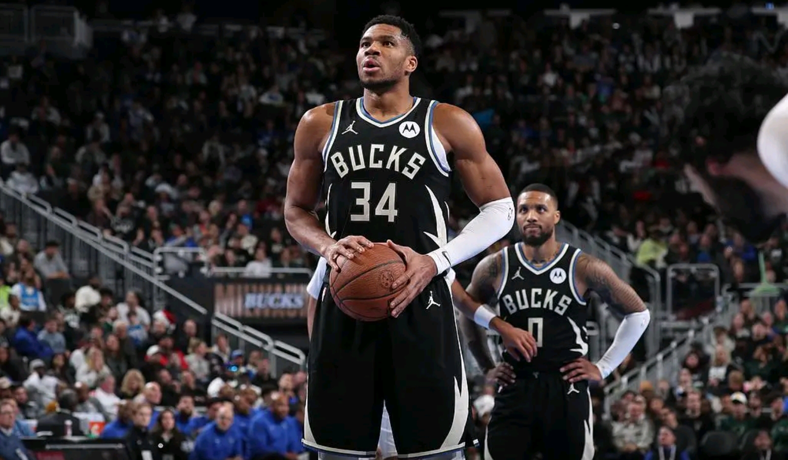 关于关键时刻回归的球星砍下关键球，助力球队夺得胜利！的信息