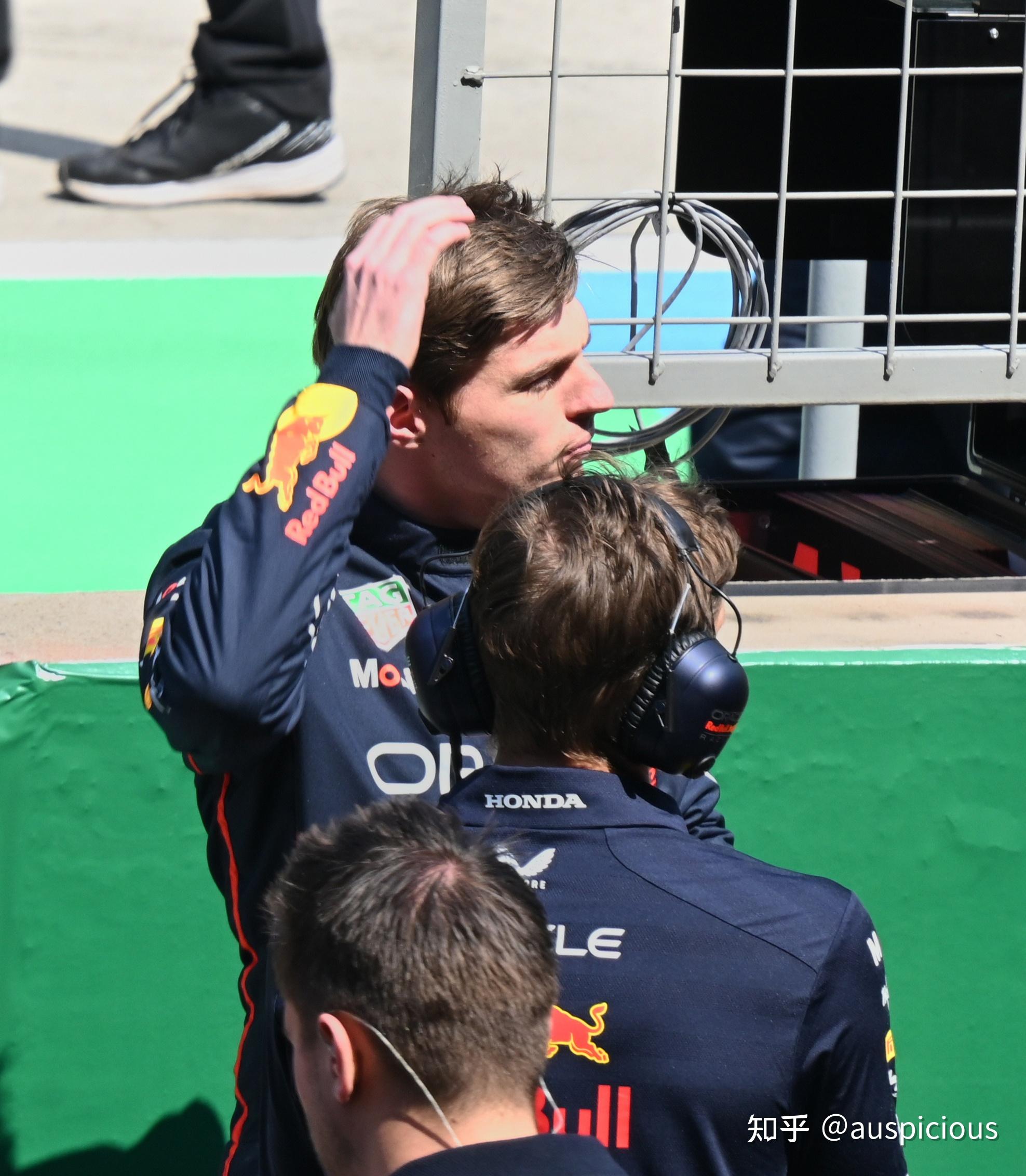 雷诺车队鏖战红牛车队，周冠宇扛起全队