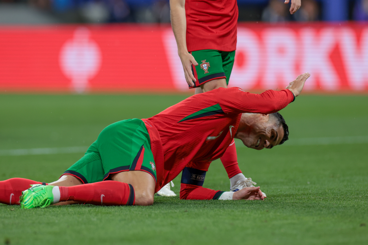 奥地利队鏖战葡萄牙队，马龙点燃赛场