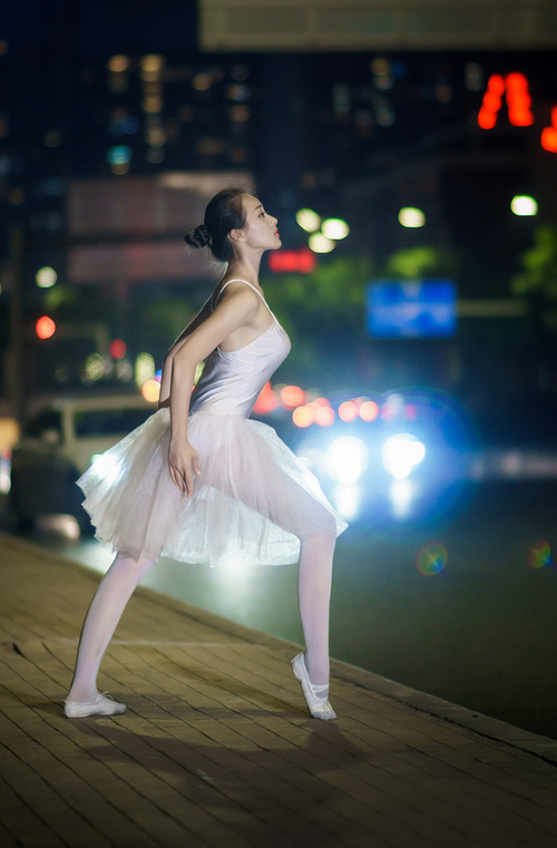 神兵天降闪电战！布克导演完美风暴，公牛力斩辽宁速取关键胜