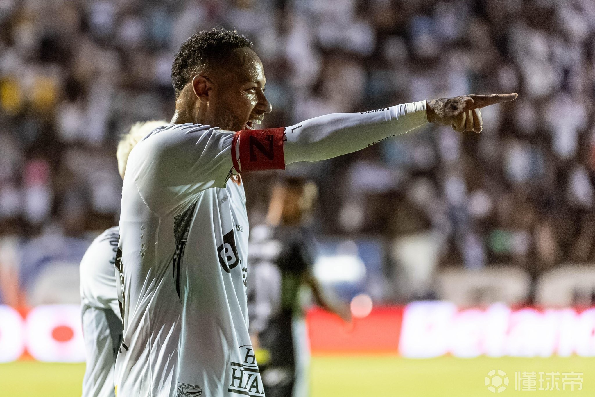 内马尔惊艳四座，拜仁血拼几内亚